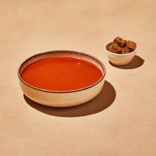 شوربة الطماطم المشوية والريحان