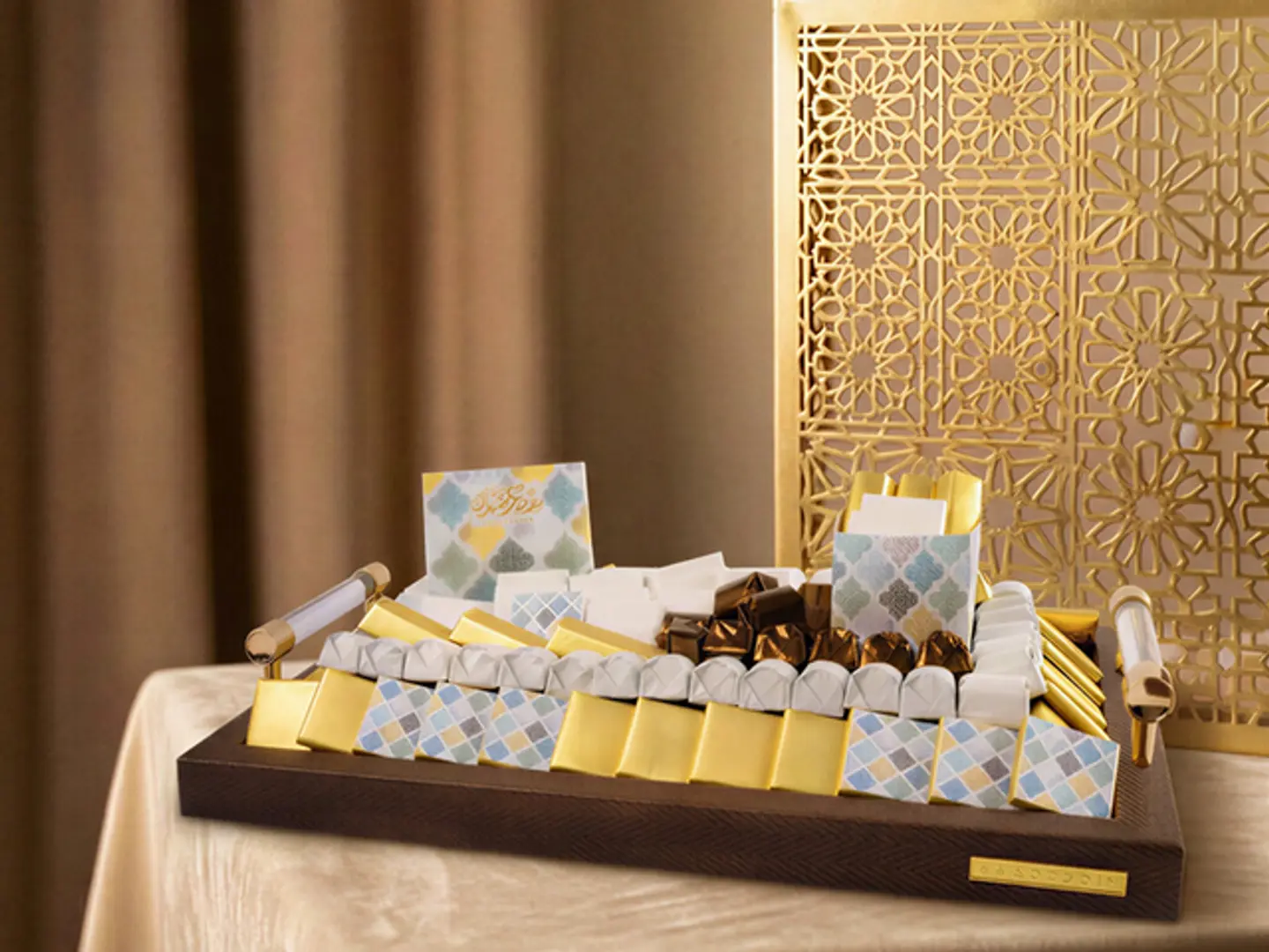 صينية شوكولا جلدية بني للعيد