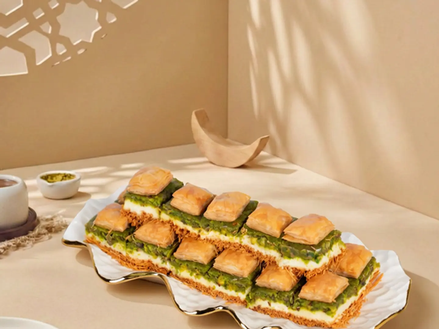 مفروكة بستاشيو بالقشطة والكنافة والبقلاوة