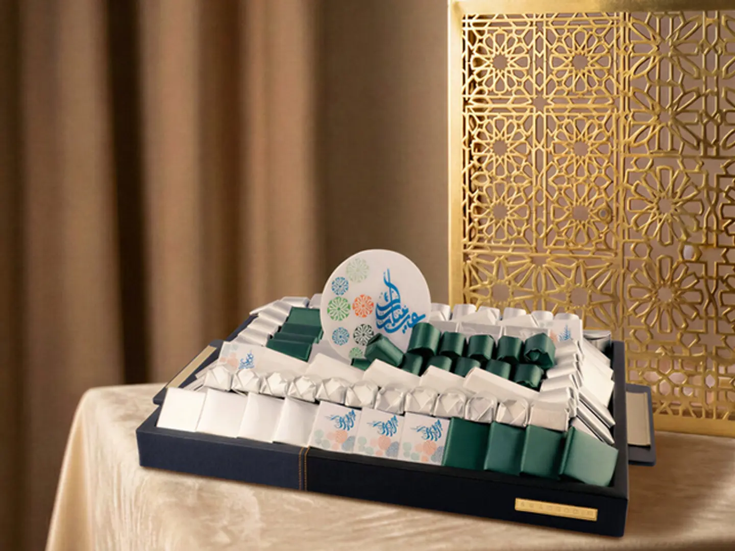 صينية شوكولا جلدية كحلي للعيد