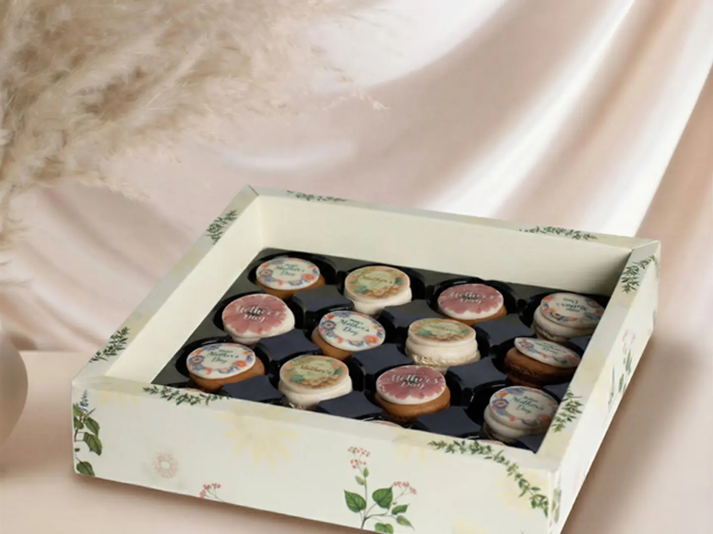 علبة ماكرون يوم الأم