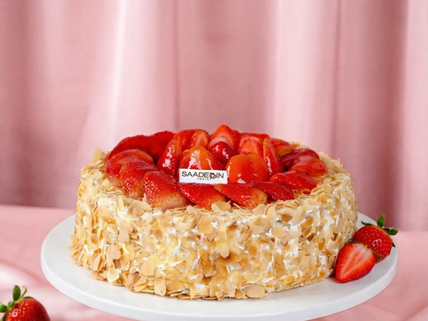 قالب كيك فراولة كبير