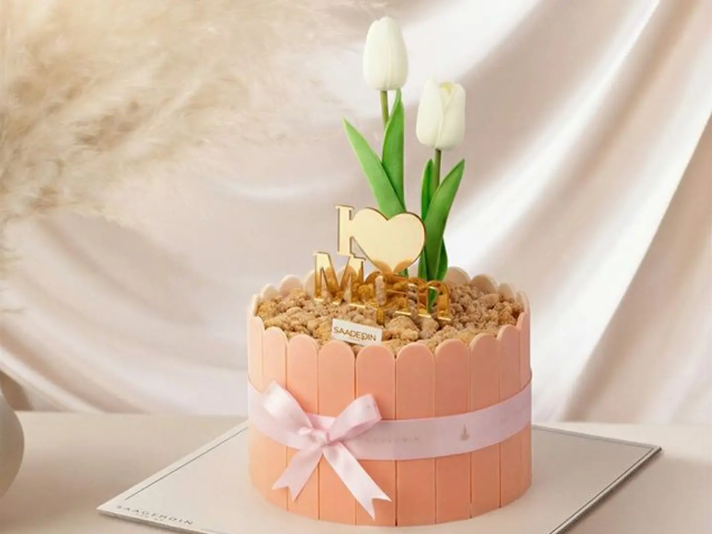 كيكة فانيليا مع التوت الأحمر يوم الأم