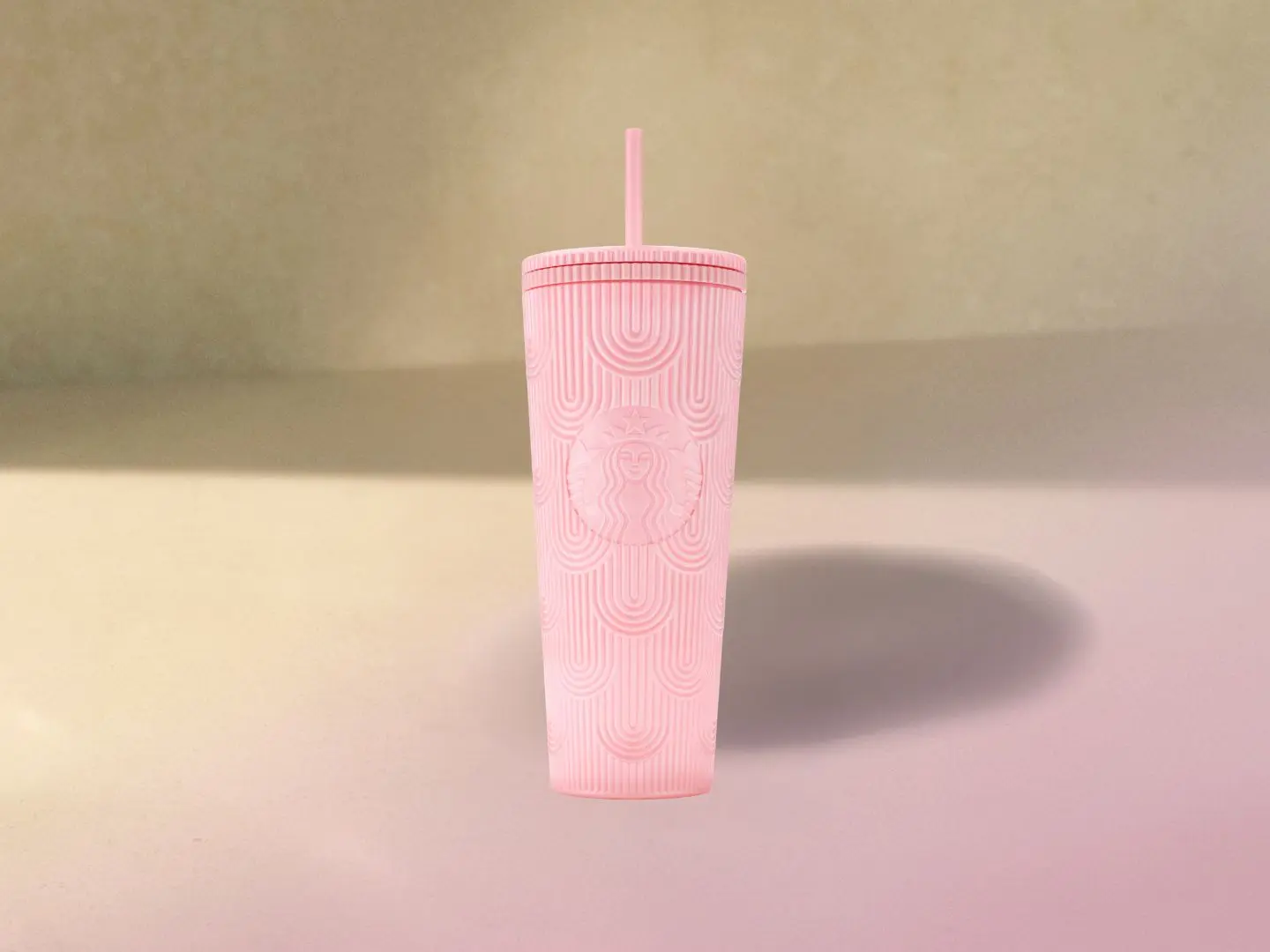 كوب بلاستيكي