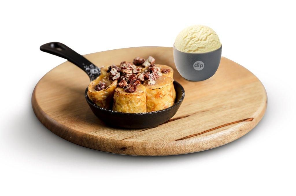 STICKY PECAN CINNAROLL