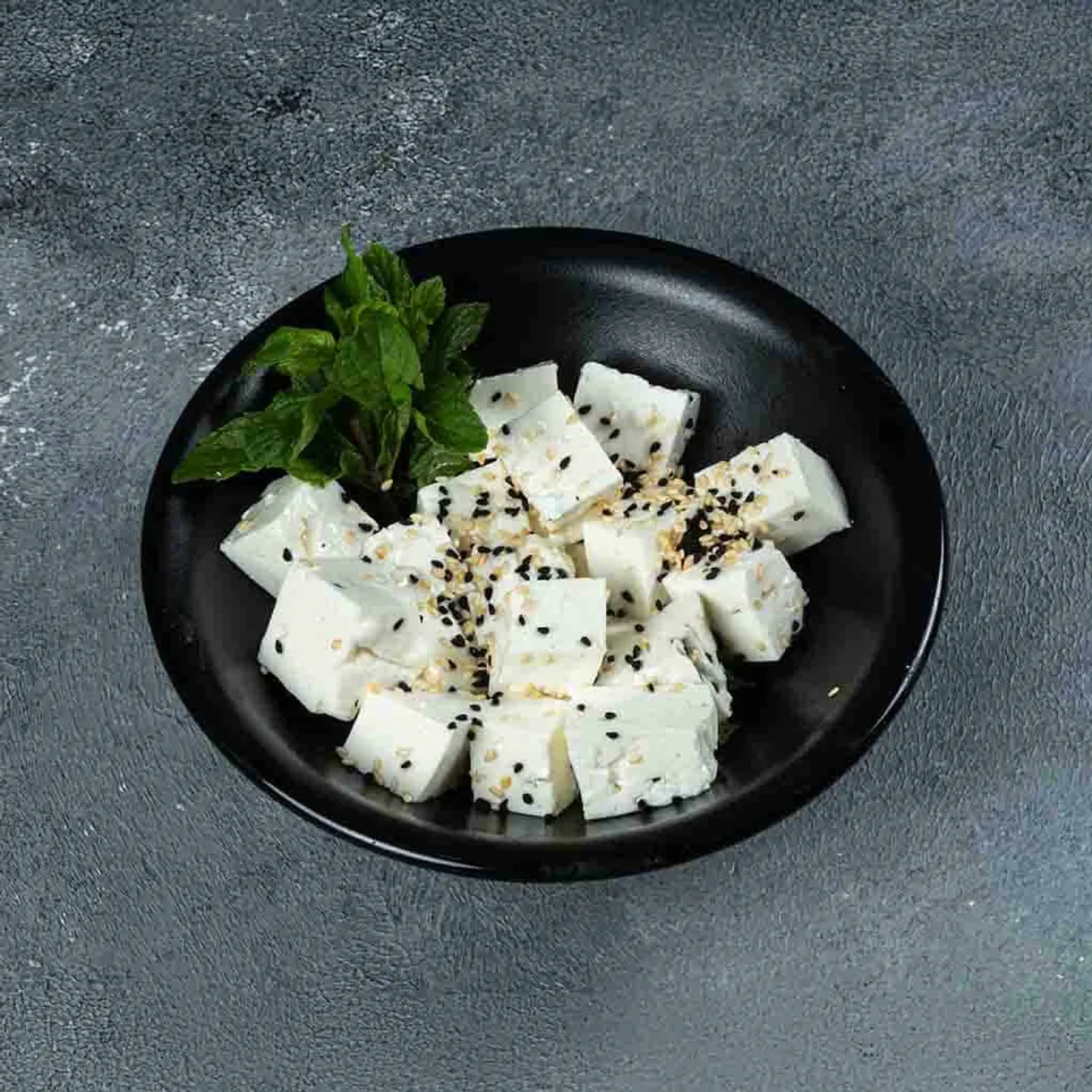 صحن جبنة بيضاء