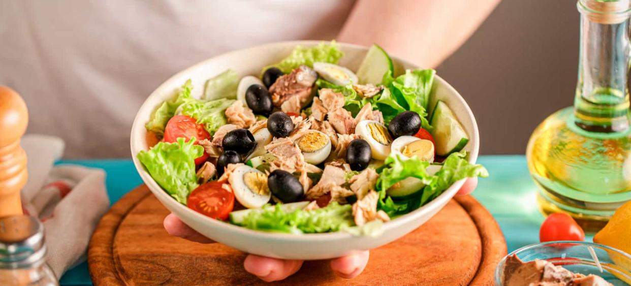 Ensalada de Brotes Tiernos y Atún