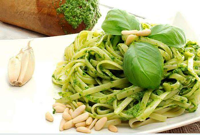 Espagueti al Pesto (300 g.)