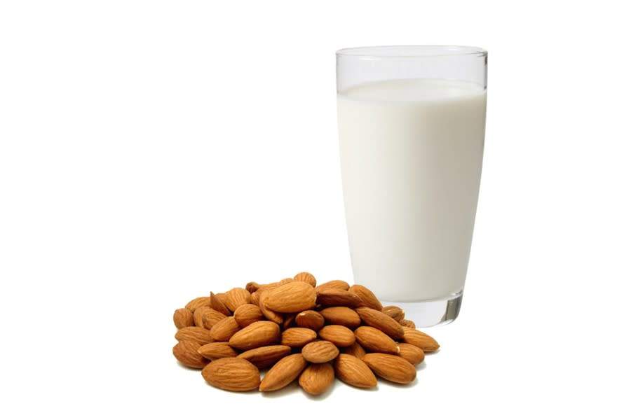 Альтернативное молоко миндаль
