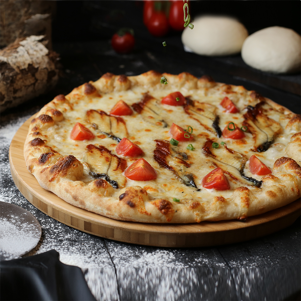 Պիցցա օձաձկով և չերրի լոլիկով