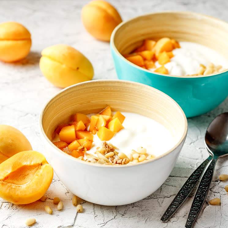 Yogur Griego con Granola de Mango y Arándanos