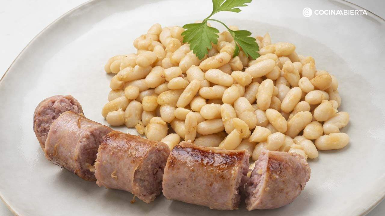 Alubias blancas con butifarra criolla