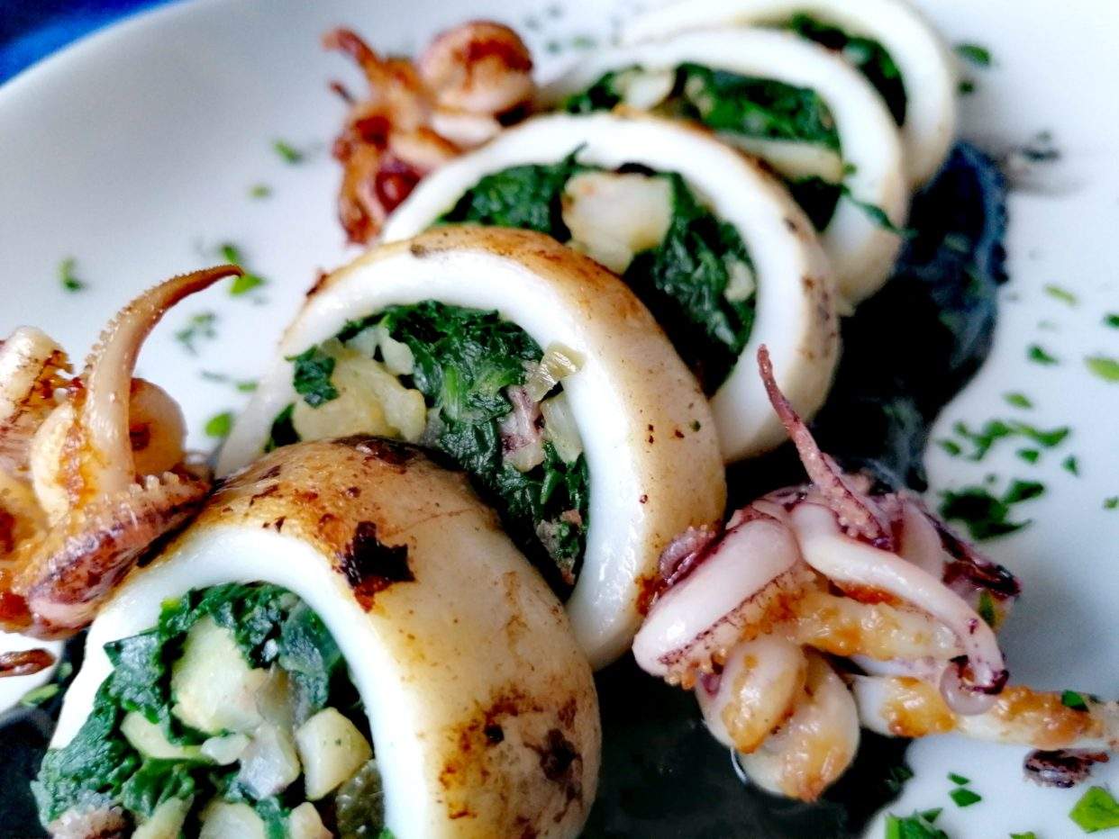 Calamar relleno de espinacas y gambas