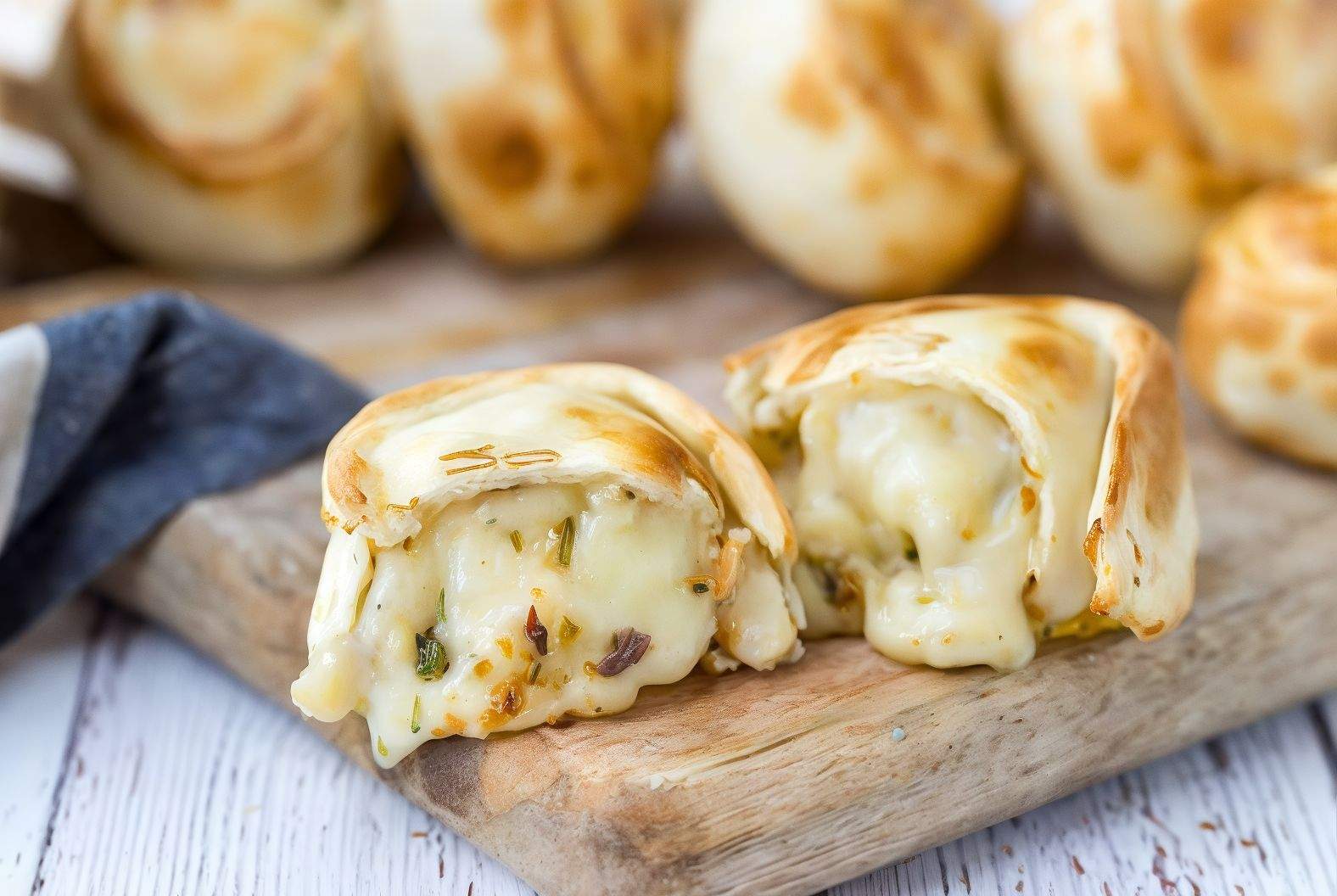 Empanada de Cebolla y Queso