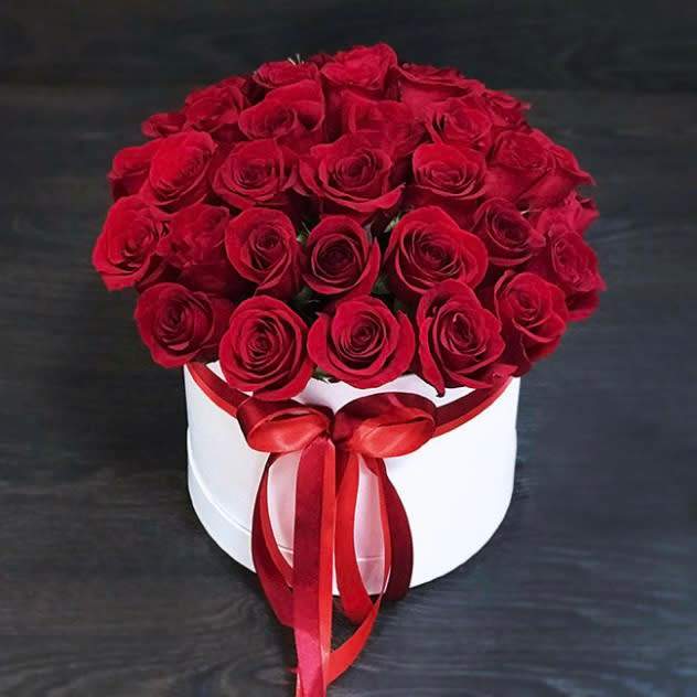 ყუთის კომპოზიცია წითელი ვარდებით (Large size)