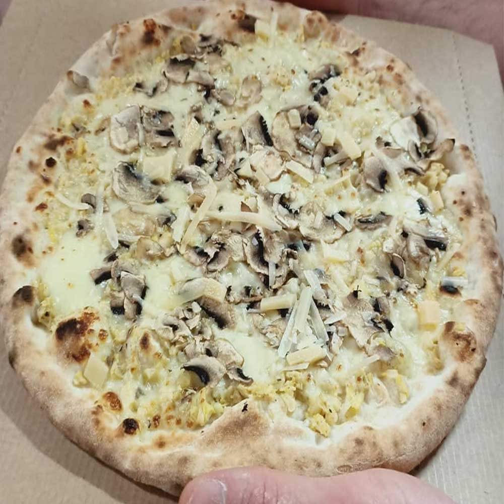 Pizza funghi rossa