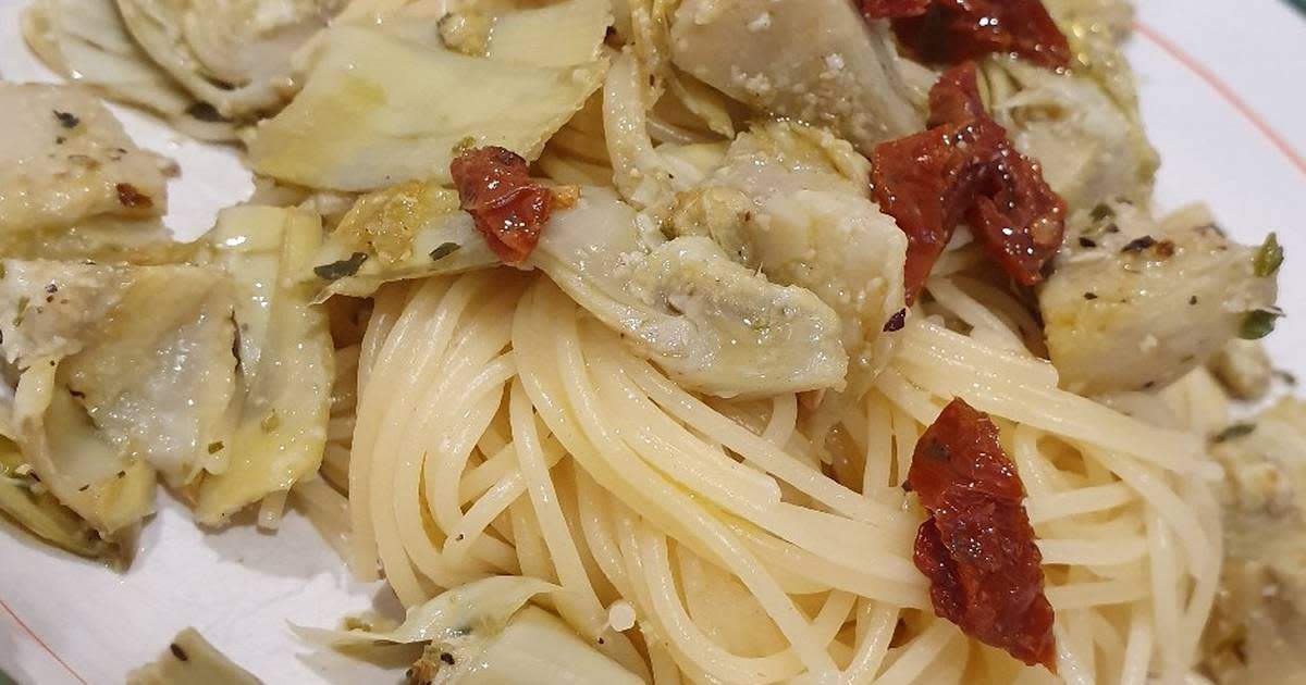 Espaghetti con alcachofas y salsa tartufa