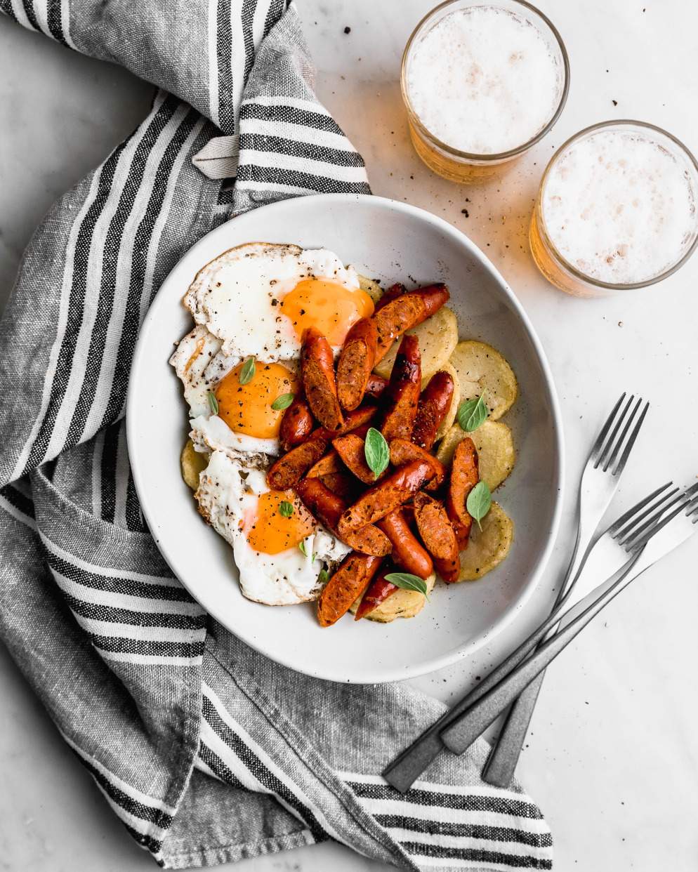 Huevos rotos con chistorra