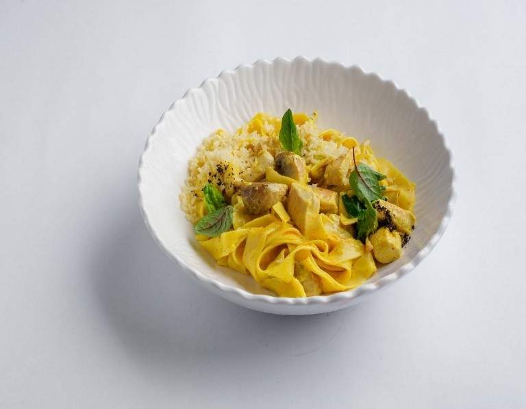 Феттучини с курицей и грибами, с добавлением трюфельного масла