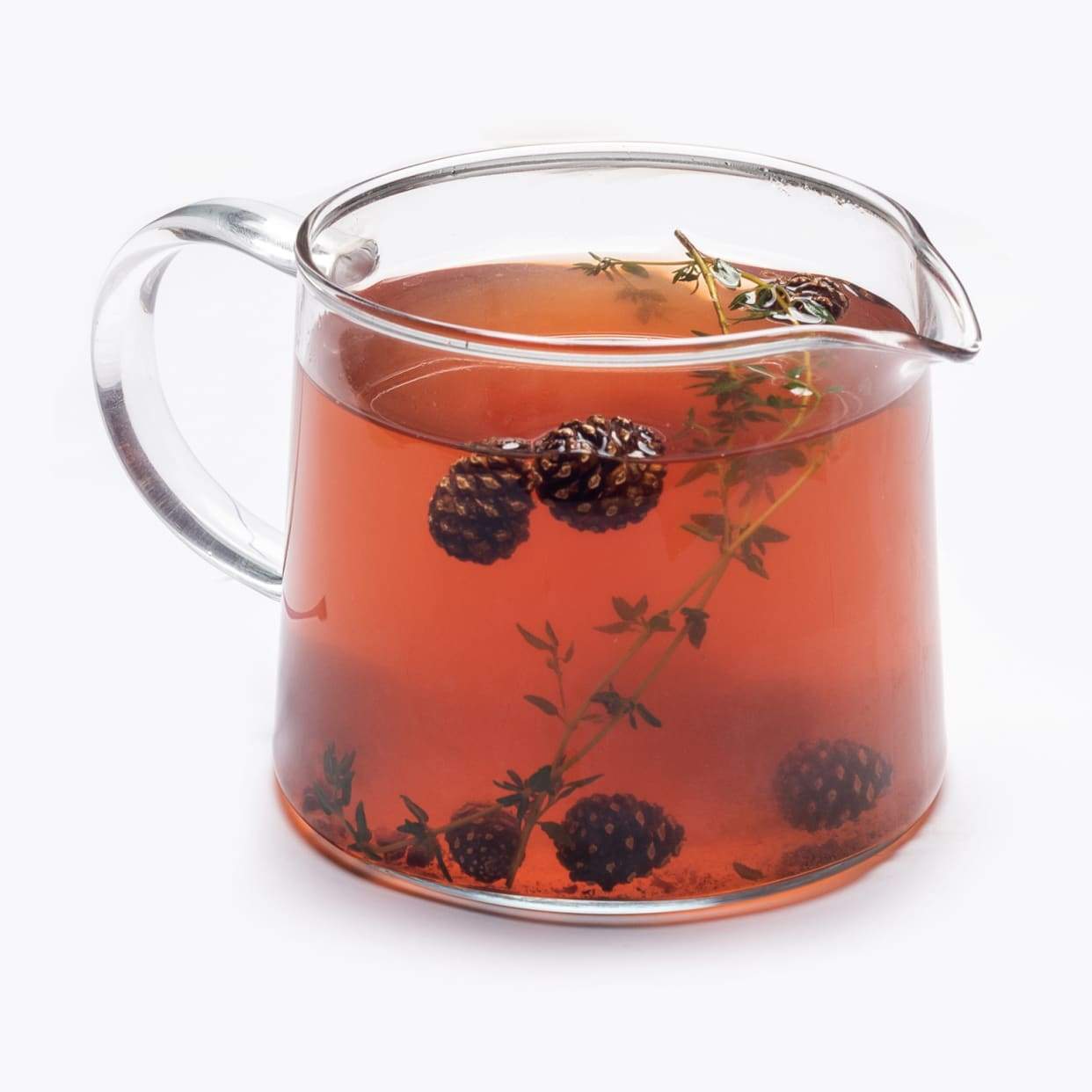 Согревающий напиток из сосновых шишек