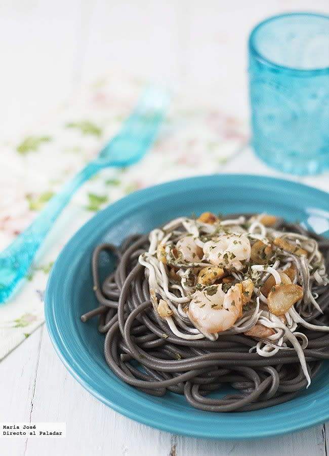 Espaguetti negro con gambas y marisco