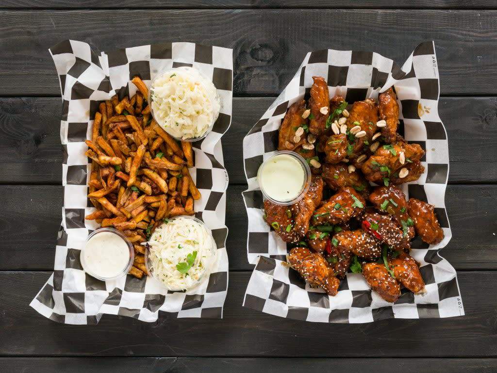Warszawa Kura Buffalo Wings z dostawą na terenie miasta Zamów online