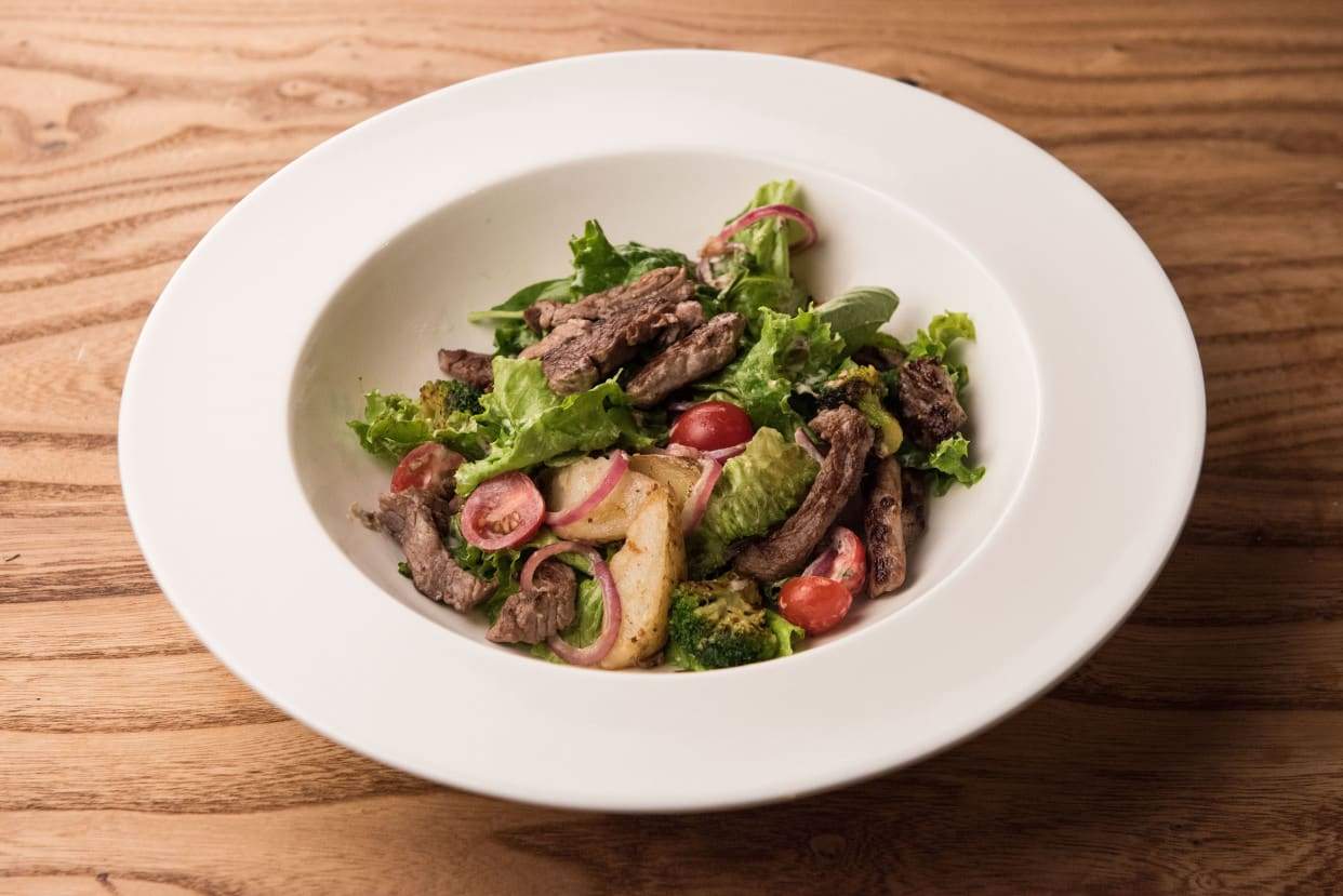 Теплый салат с молодым картофелем