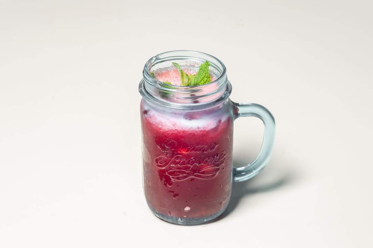 Лимонад с вишневой мякотью