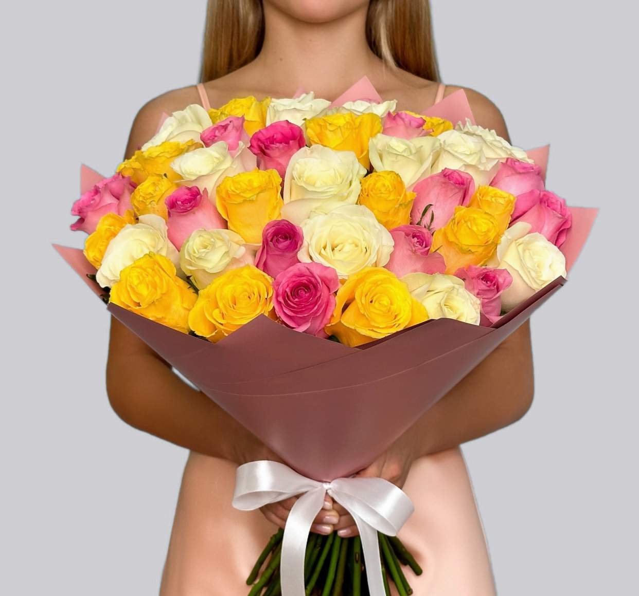 100 ფერადი ვარდი