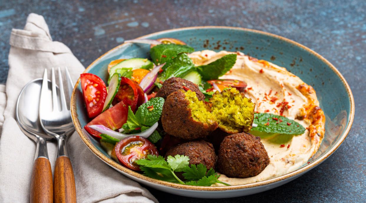 SHALOM HUMMUS