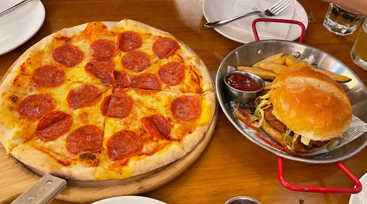A DESHORAS 24H BURGER-POKÉS-TAPAS