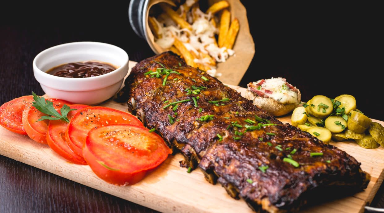 Nyuat Lounge and Grill
