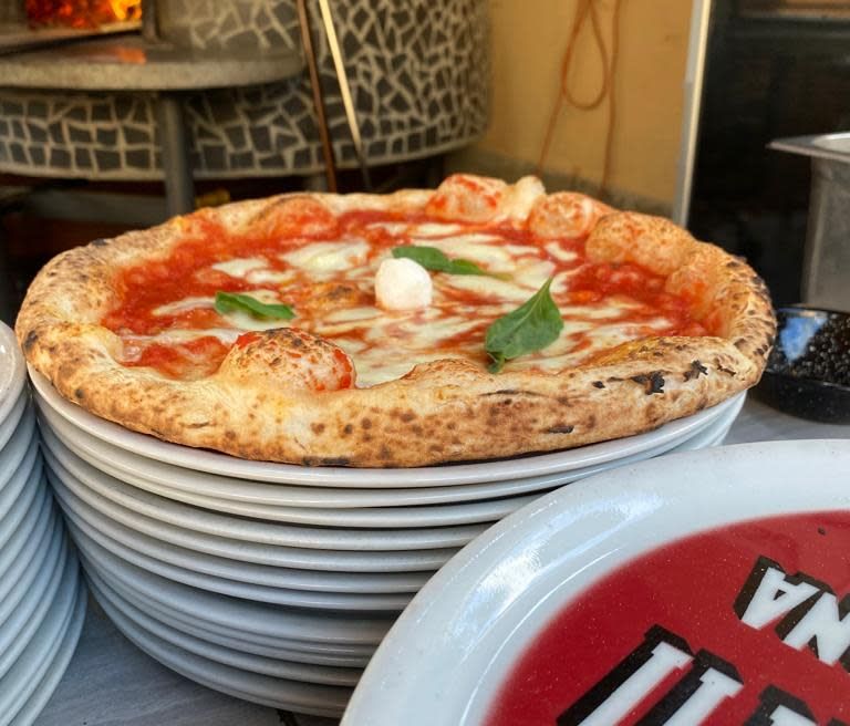 Pizzeria Piacere, Toto'