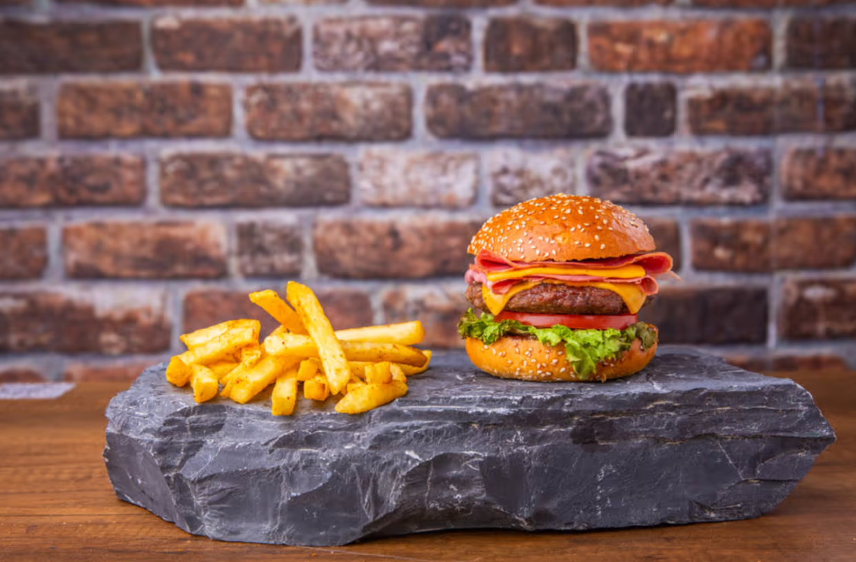 Momo's Burger