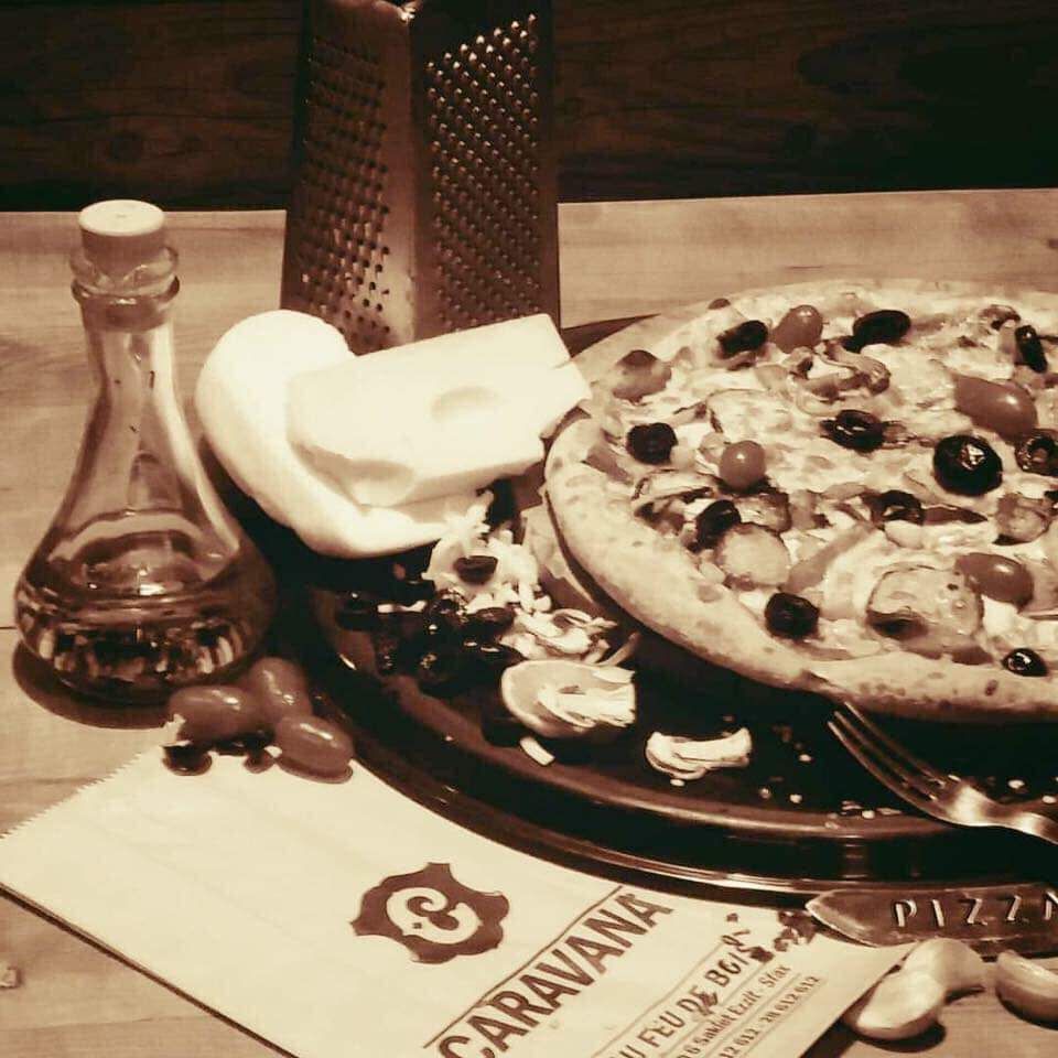 Pizza Au Feu Du Bois - Caravana