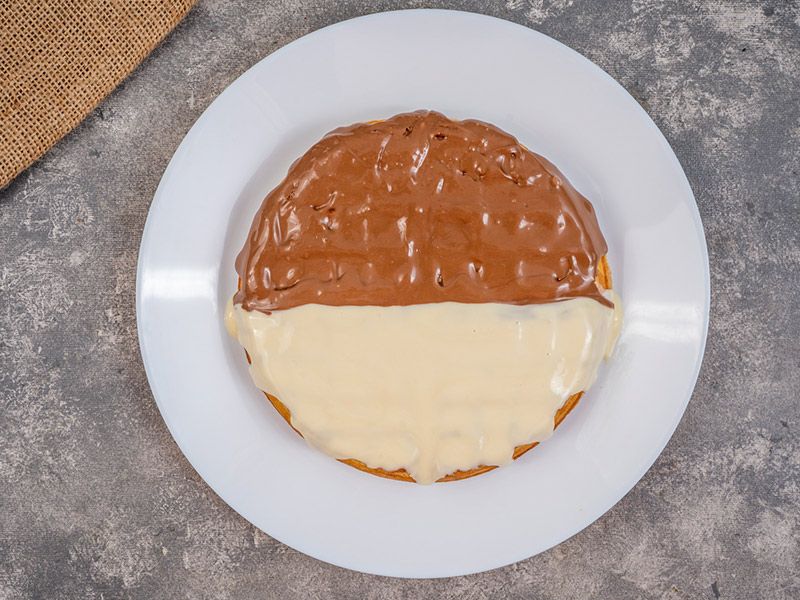 Half Nutella And Half White Chocolate Waffle