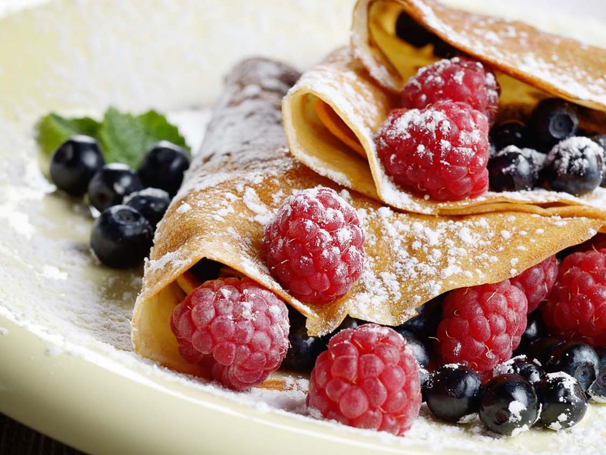 Fruit and caramel crepe