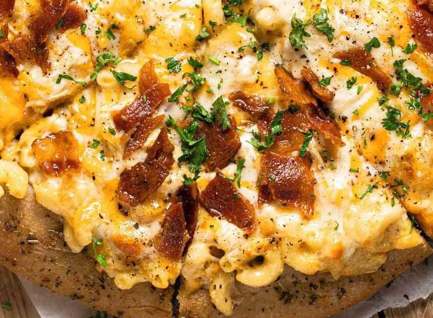 Beef Bacon Mac&Cheese Flatbread