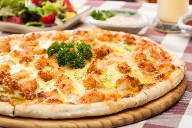 Mix Chicken Oriental Pizza