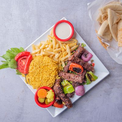 طبق كفتة مشوية على الفحم