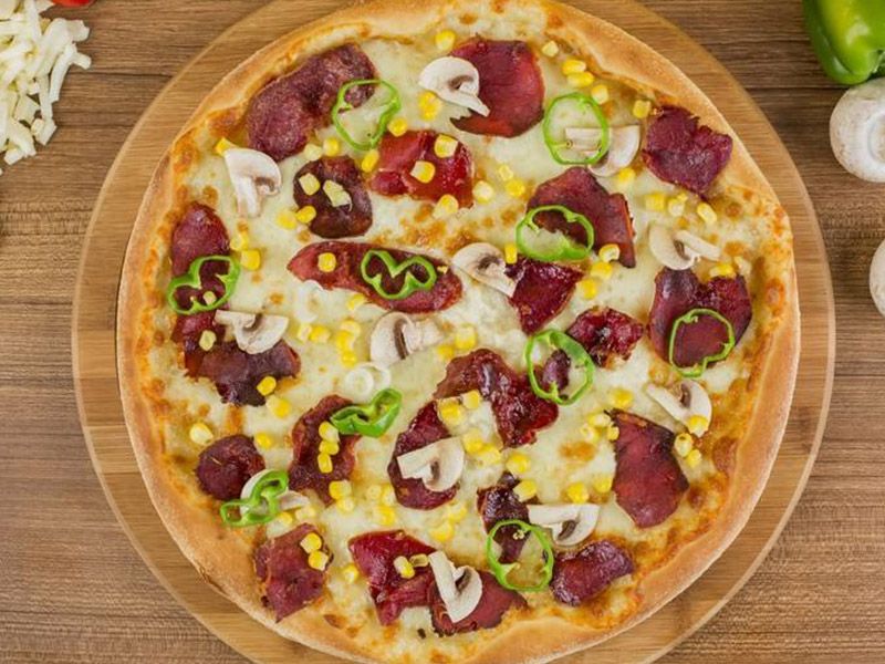 Pastrami Oriental Pizza