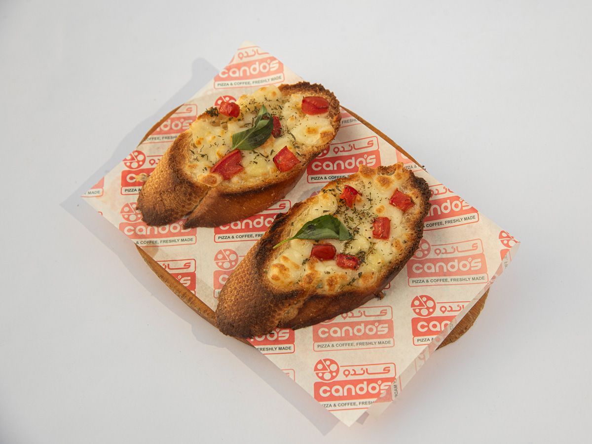 Garlic Bread With Mozzarella Cheese And Tomatoes