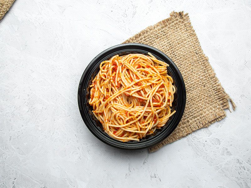 Spaghetti And Grilled Chicken With Creamy Basil Sauce