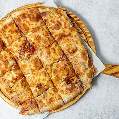 1/2 KG Sausage and 1/2 KG Pastrami Medium pie