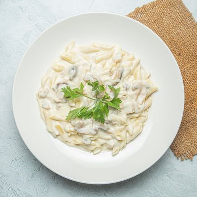 Pasta With Plain White Sauce