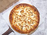 Crispy Chicken With Cheddar Cheese Sauce Pizza