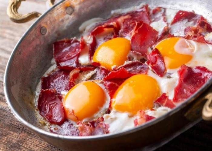Pastrami eggs