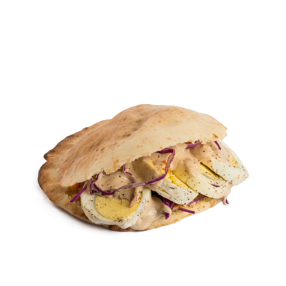 Foul sandwich with eggs