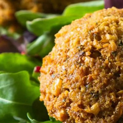 ساندويتش طعمية محشية باذنجان خاص
