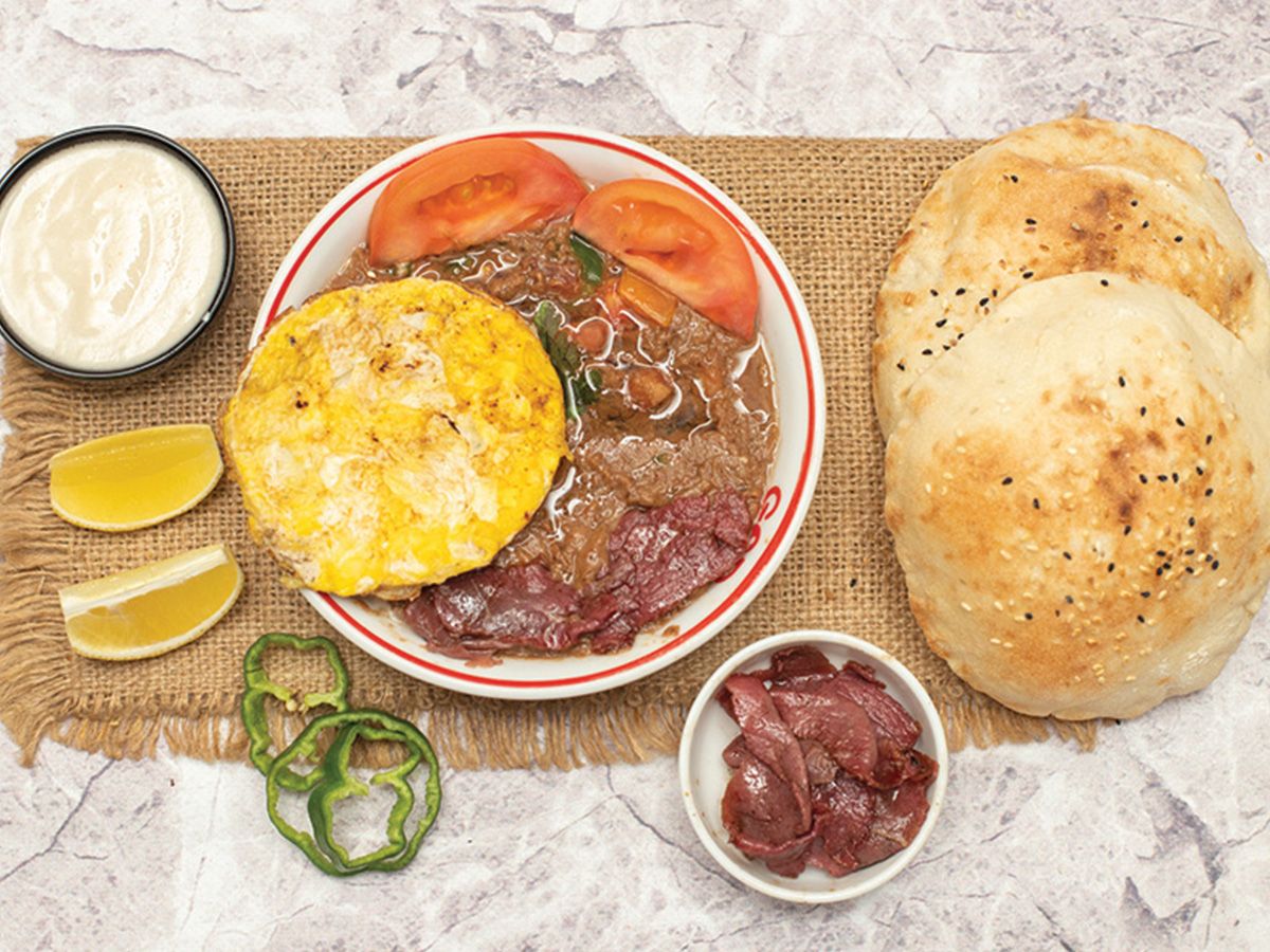 Foul packet with eggs and pastrami